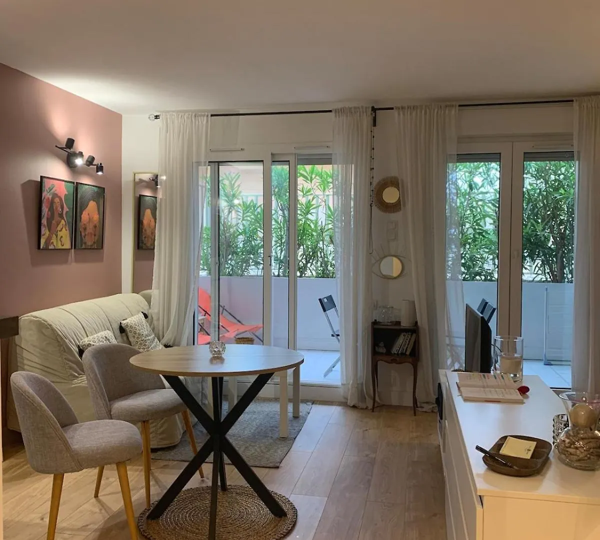 Apartman Cocon Plage Avec Piscine, A Cote Du Port Et Plage De Sable Fin Vallauris