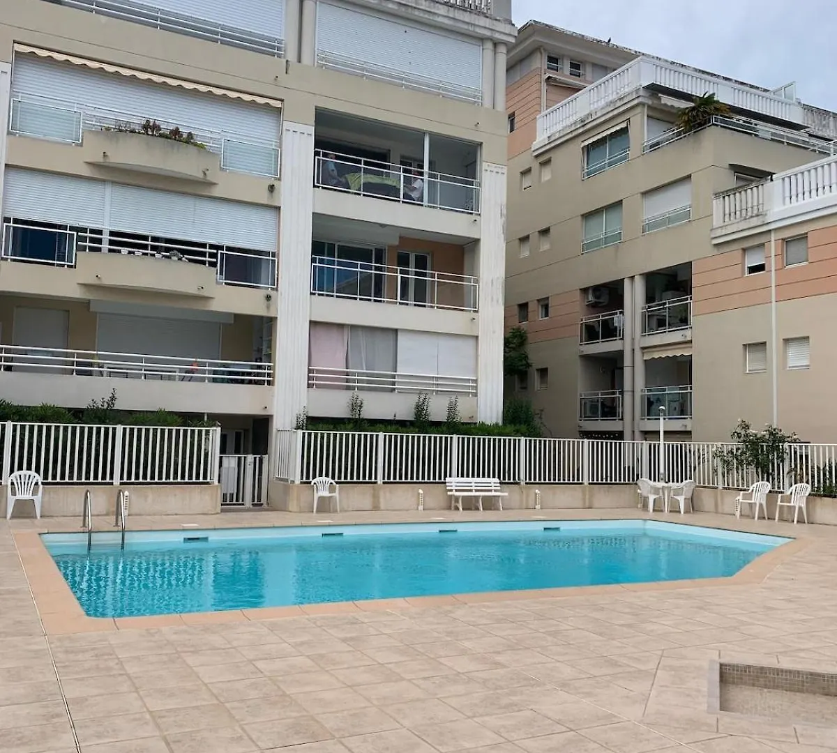 Cocon Plage Avec Piscine, A Cote Du Port Et Plage De Sable Fin Vallauris Franciaország