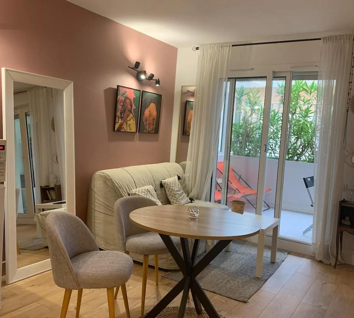 Apartman Cocon Plage Avec Piscine, A Cote Du Port Et Plage De Sable Fin Vallauris Franciaország