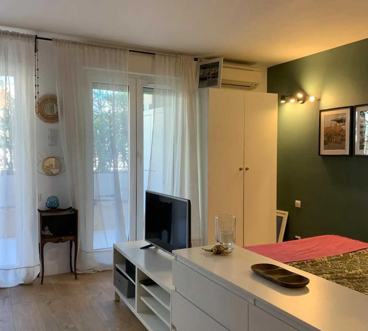 Apartman Cocon Plage Avec Piscine, A Cote Du Port Et Plage De Sable Fin Vallauris Franciaország