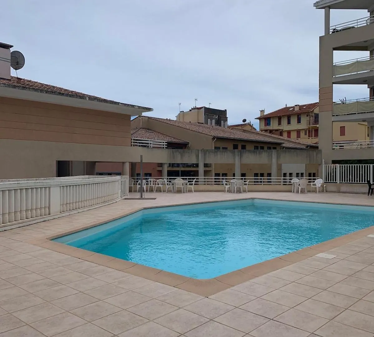 Cocon Plage Avec Piscine, A Cote Du Port Et Plage De Sable Fin Vallauris Franciaország